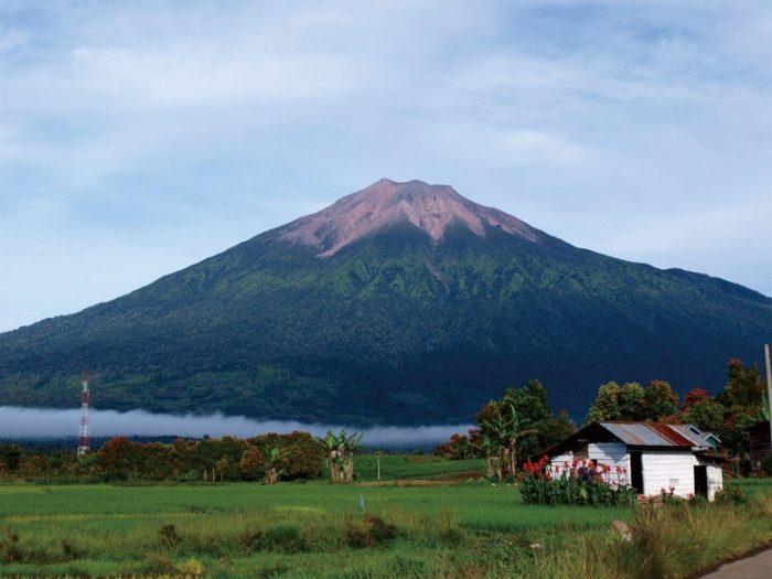 5 Gunung  Paling Angker  di Sumatera Tak Terlihat