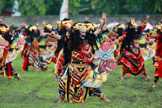 8 Tarian Adat Jawa Timur Tak Terlihat