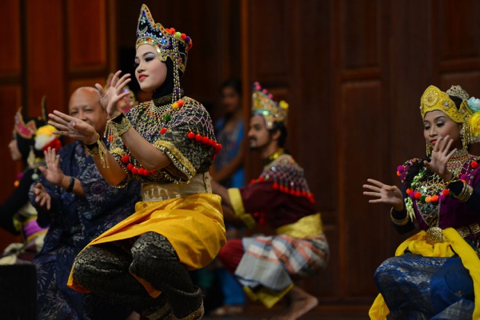 6 Tarian  Adat Riau  Perpaduan Budaya Melayu Tak Terlihat
