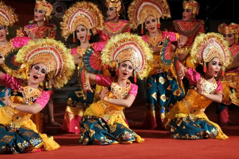 Tarian Adat Bali Adalah Warisan Budaya Yang Memikat Dan Memikat Hati ...